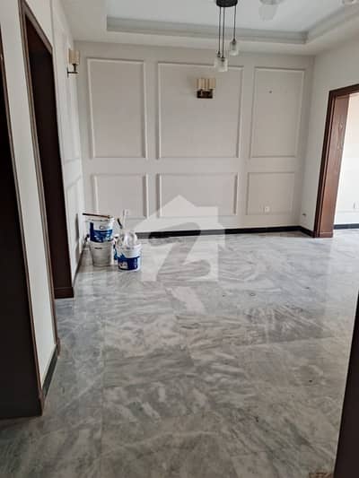 Beautiful upper portion near to Metro cash carry with separate Electric Meters and even water Tank