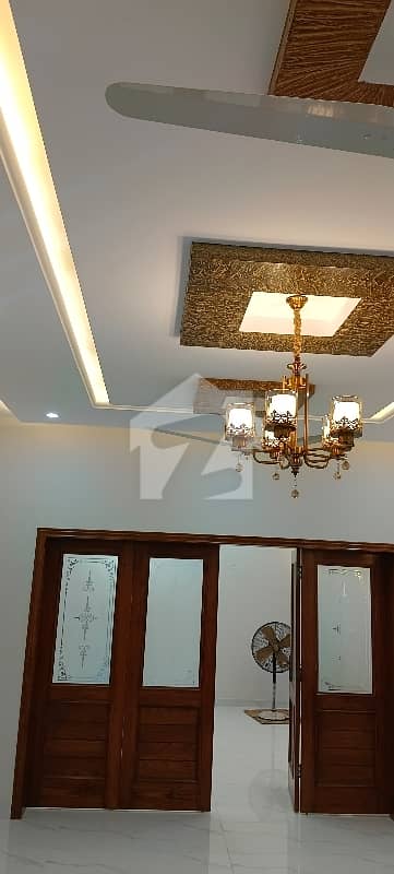 ٹاپ سٹی 1 - بلاک اے ٹاپ سٹی 1,اسلام آباد میں 5 کمروں کا 10 مرلہ مکان 4.1 کروڑ میں برائے فروخت۔