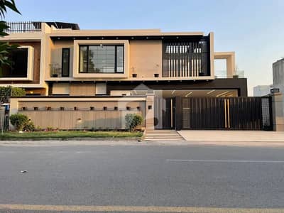 10 Marla Park-Facing Corner House For Rent The Best Location In Citi Housing!
