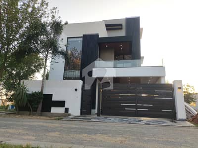 10 Marla Double Unit with Basement Most Luxurious and Modern Elevation House Lake City