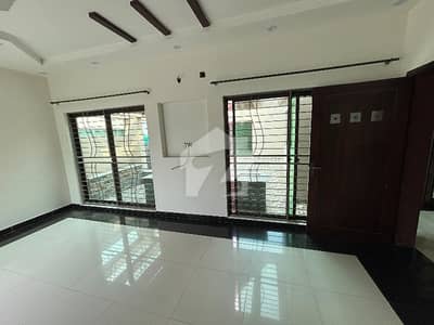 1 Kanal House Portion In DHA Phase 4 EE Block Available For Rent