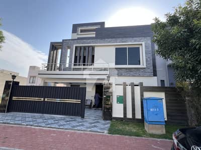 بحریہ آرچرڈ لاہور میں 5 کمروں کا 10 مرلہ مکان 3.4 کروڑ میں برائے فروخت۔