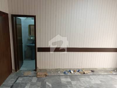 ڈی ایچ اے فیز 2 - بلاک ٹی فیز 2,ڈیفنس (ڈی ایچ اے),لاہور میں 4 مرلہ Studio دفتر 73.0 ہزار میں کرایہ پر دستیاب ہے۔