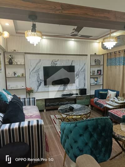 بدر کمرشل ایریا ڈی ایچ اے فیز 5,ڈی ایچ اے ڈیفینس,کراچی میں 4 کمروں کا 8 مرلہ فلیٹ 2.5 کروڑ میں برائے فروخت۔