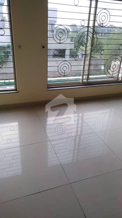 1 KANAL BEAUTIFUL UPPER PORTION FOR RENT IN VALENCIA TOWN LAHORE.