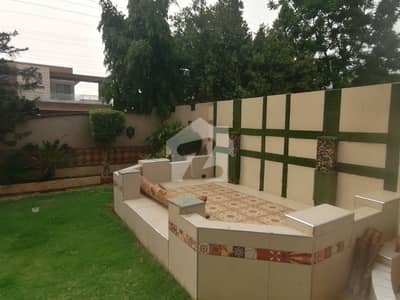 2KANAL USED OWNER BUILD BUNGALOW FOR SALE NEAR CLOCK TOWER CHOWK