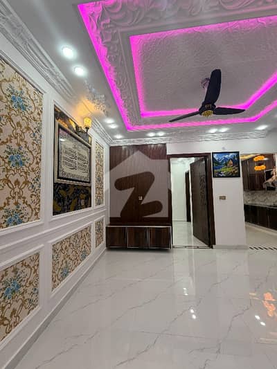 مرغزار آفیسرز کالونی ۔ بلاک سی مرغزار آفیسرز کالونی,لاہور میں 5 کمروں کا 4 مرلہ مکان 2.8 کروڑ میں برائے فروخت۔