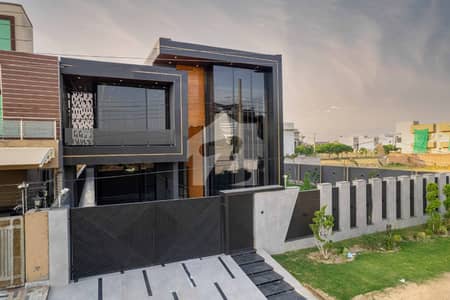 1 Kanal House with 1 Kanal Lawn Ultra Modern Luxury House with Double Height TV Lounge 1 Kanal House with 1 Kanal Lawn Ultra Modern Luxury House with Double Height TV Lounge