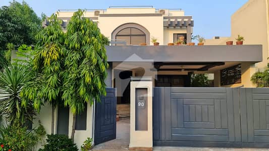 ڈی ایچ اے فیز 4 ڈیفنس (ڈی ایچ اے),لاہور میں 6 کمروں کا 1 کنال مکان 7.3 کروڑ میں برائے فروخت۔