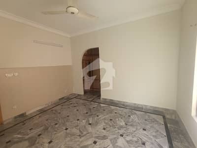 1 KANAL INDEPENDENT GROUND PORTION AVAILABLE FOR RENT