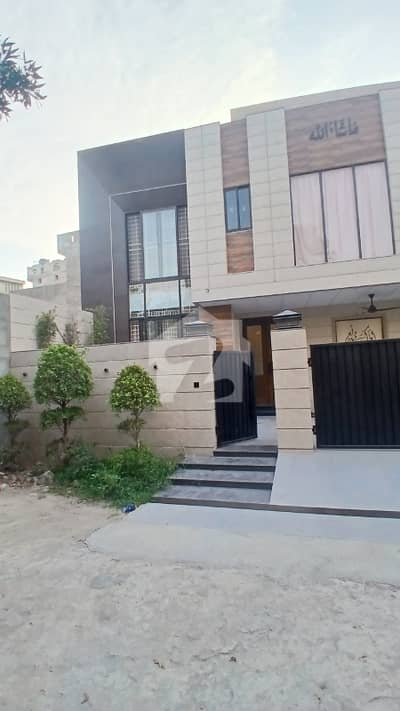 لیک سٹی میڈوز لاہور میں 5 کمروں کا 9 مرلہ مکان 3.85 کروڑ میں برائے فروخت۔ لیک سٹی میڈوز لاہور میں 5 کمروں کا 9 مرلہ مکان 3.85 کروڑ میں برائے فروخت۔