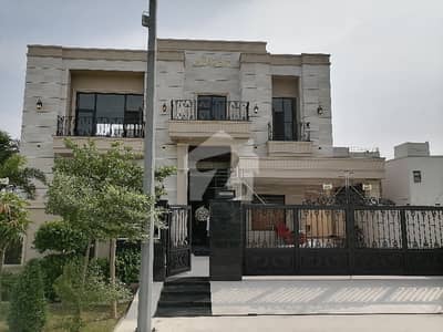 ڈی ایچ اے فیز 8 - بلاک وی فیز 8,ڈیفنس (ڈی ایچ اے),لاہور میں 8 کمروں کا 1 کنال مکان 17.0 کروڑ میں برائے فروخت۔ ڈی ایچ اے فیز 8 - بلاک وی فیز 8,ڈیفنس (ڈی ایچ اے),لاہور میں 8 کمروں کا 1 کنال مکان 17.0 کروڑ میں برائے فروخت۔