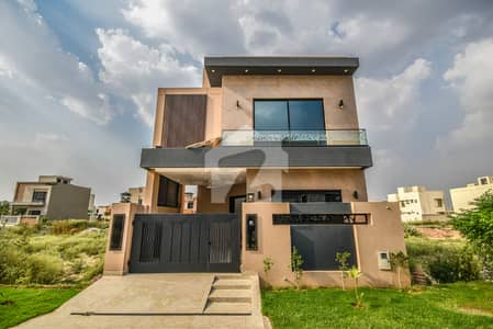 5 MARLA BRAND NEW STYLISH MODERN DESIGNER HOUSE FOR SALE NEAR TO PARK