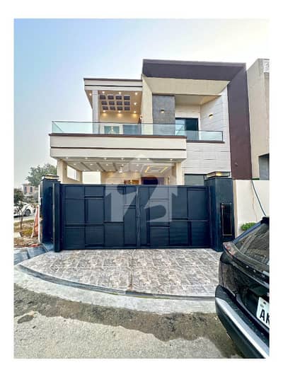 10 Marla Corner Double Unit Most Luxurious House Near To Park Available For Sale