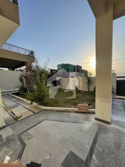 بنی گالہ اسلام آباد میں 8 کمروں کا 1 کنال مکان 3.5 لاکھ میں کرایہ پر دستیاب ہے۔