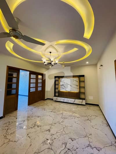10 Marla Brand New Luxury House For Sale