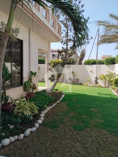 WELL MAINTAINED CORNER HOUSE IN PRIME LOCATION OF PHASE 6 BEFORE HAFIZ