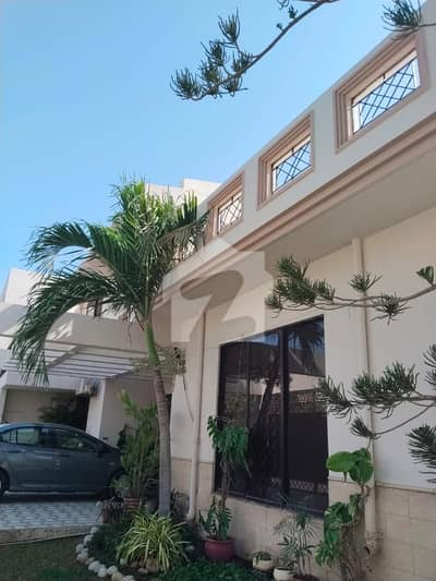 WELL MAINTAINED CORNER HOUSE IN PRIME LOCATION OF PHASE 6 BEFORE HAFIZ