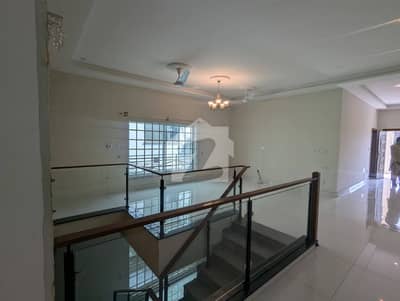 Affordable 1 Kanal HOSUE for rent overseas 1 reasonable price good location