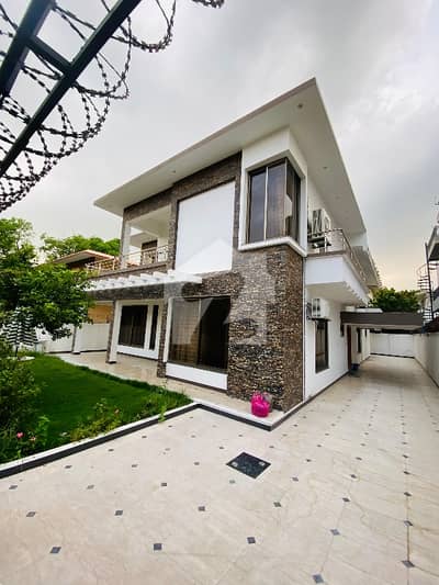 Luxury House For rent on prime location