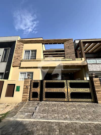 "Hot Deal! 8 Marla Brand New Park Facing House For Sale | Near Mosque, Market, School & Cinema | Prime Location