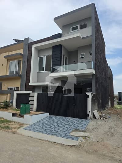 5 Marla Brand new house available for sale in FMC B-17 islambad