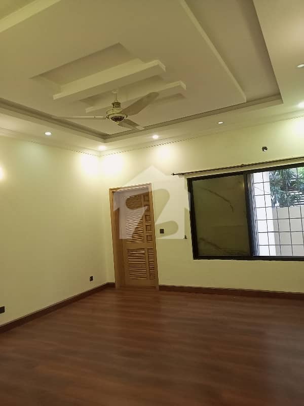 ایف ۔ 11 اسلام آباد میں 5 کمروں کا 1 کنال مکان 5.3 لاکھ میں کرایہ پر دستیاب ہے۔ ایف ۔ 11 اسلام آباد میں 5 کمروں کا 1 کنال مکان 5.3 لاکھ میں کرایہ پر دستیاب ہے۔