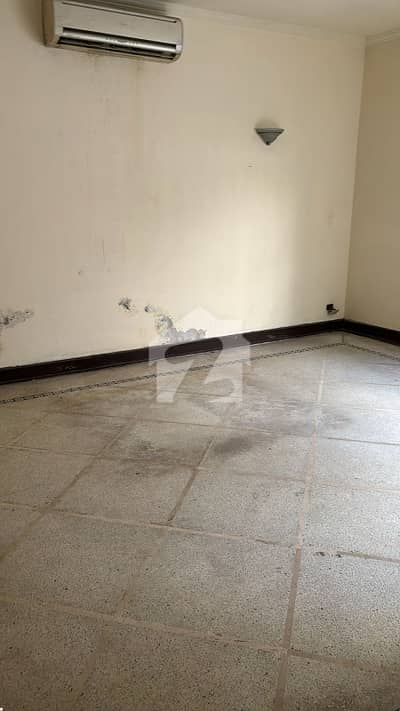 SYED BROTHERS PROUDLY OFFERS: 1-Kanal Elegant And Fully Maintained Old Bungalow Is Available In The Best Block Of DHA Lahore. SYED BROTHERS PROUDLY OFFERS: 1-Kanal Elegant And Fully Maintained Old Bungalow Is Available In The Best Block Of DHA Lahore.