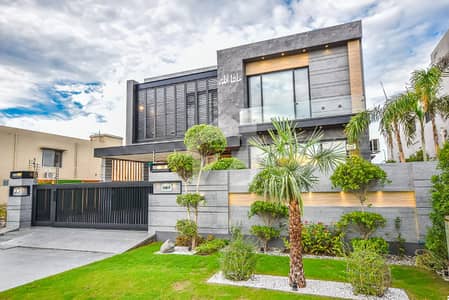 SYED BROTHERS PROUDLY OFFERS: 1-Kanal Elegant And Fully Maintained Modern Bungalow Is Available In The Best Block Of DHA Lahore.
