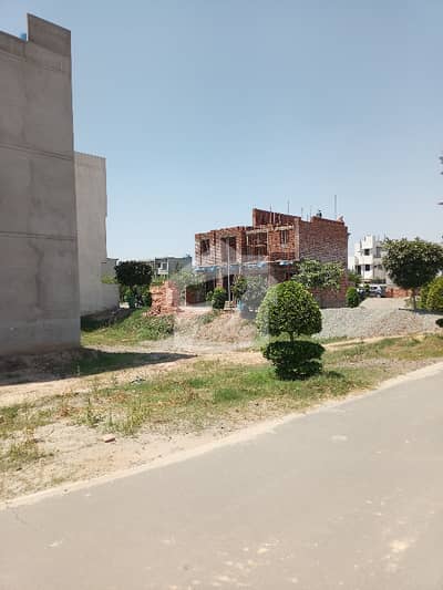 یونین گرین کالج روڈ,لاہور میں 5 مرلہ رہائشی پلاٹ 1.06 کروڑ میں برائے فروخت۔