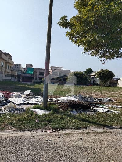 TOP HIGHTED LOCATION ONE KANAL PLOT AVAIL FOR SALE DHA PHASE 1