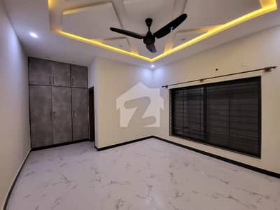 ایف ۔ 10 اسلام آباد میں 4 کمروں کا 1 کنال مکان 4.2 لاکھ میں کرایہ پر دستیاب ہے۔