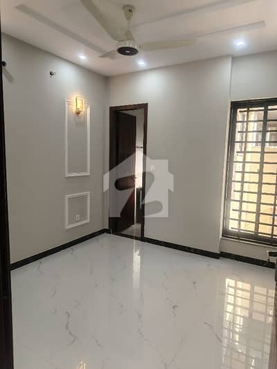 4 MARLA UPPER PORTION AVAILABLE FOR RENT IN MILITARY ACCOUNT SOCIETY COLLEGE ROAD LAHORE