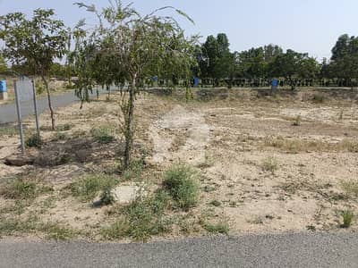 5 marla corner plot available for sale in Zaamin city