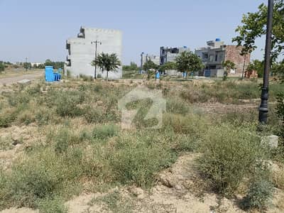 5 marla corner plot available for sale in Zaamin city
