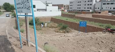 دری سنگی ابوظہبی روڈ,رحیم یار خان میں 14 مرلہ کمرشل پلاٹ 4.2 کروڑ میں برائے فروخت۔
