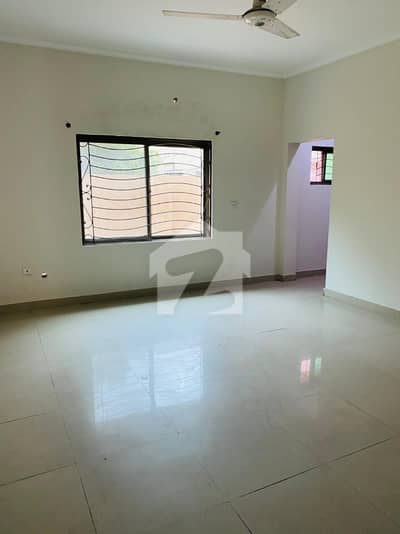 1 Kanal Upper Portion 3 Bed With 4 Washroom DD TVL Locked Iqbal Town Rachna Block Near Moon Market And Kareem Market Easy Approach