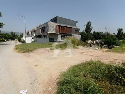 1000 Sq. Yards Prime Corner Plot for Sale F-7/2, Islamabad