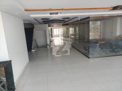 خیابانِ امین لاہور میں 11 مرلہ Studio دفتر 2.25 لاکھ میں کرایہ پر دستیاب ہے۔