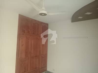 10 MARLA FULL HOUSE FOR RENT ON IDEAL LOCATION