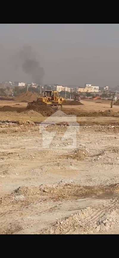 گلبرگ اسلام آباد میں 10 مرلہ کمرشل پلاٹ 6.0 کروڑ میں برائے فروخت۔