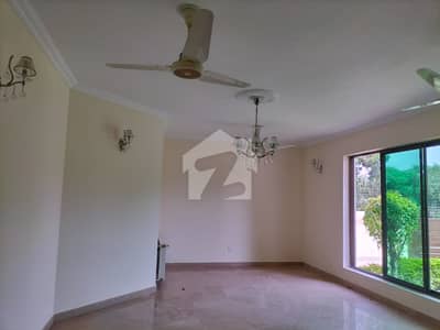 600 Square Yard House For Sale In F-10/3 Islamabad