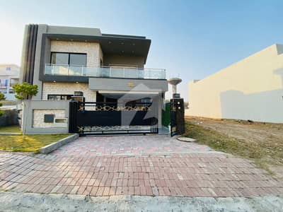 10 MARLA CORNER DESIGNER HOUSE FOR SALE AT INVESTOR PRICE IN BAHRIA TOWN PHASE 8