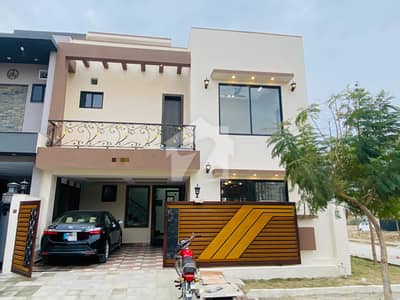 6.5 MARLA CORNER BARND NEW DESIGNER HOUSE WITH 1.5 MARLA LAWN FOR SALE IN BTR PHASE 8