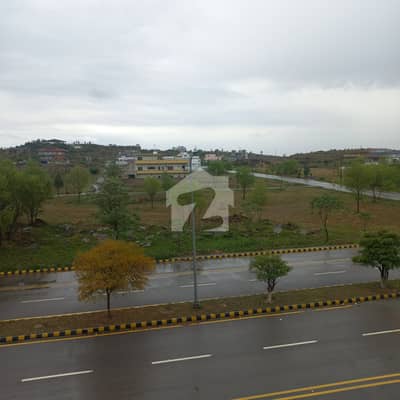 IDEAL LOCATION COMMERCIAL PLOT AVAILABLE FOR SALE IN J MARKAZ