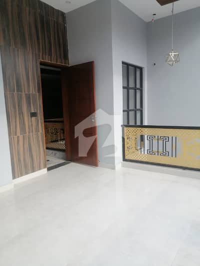 Stunning 10 Marla House In Allama Iqbal Town Available