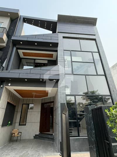 Prime Location House Of 5 Marla In Park View City - Jade Extension Block For Sale