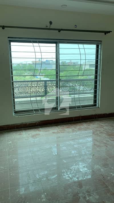 EXCELLENT HOUSE UPPER PORTION WITH PEACEFUL ENVIRONMENT IS AVAILABLE FOR RENT