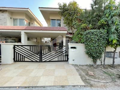 A PRIME LOCATION 11 MARLA HOUSE FOR SALE IN SAFARI VILLAS SECTOR B BAHRIA TOWN LAHORE A PRIME LOCATION 11 MARLA HOUSE FOR SALE IN SAFARI VILLAS SECTOR B BAHRIA TOWN LAHORE
