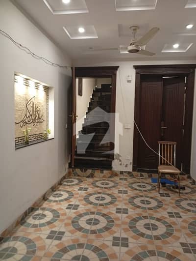l d A Avenue 1 block j 10 Marla Upper portion 3 bedroom daring Room kitchen Rent demand 70 hizar